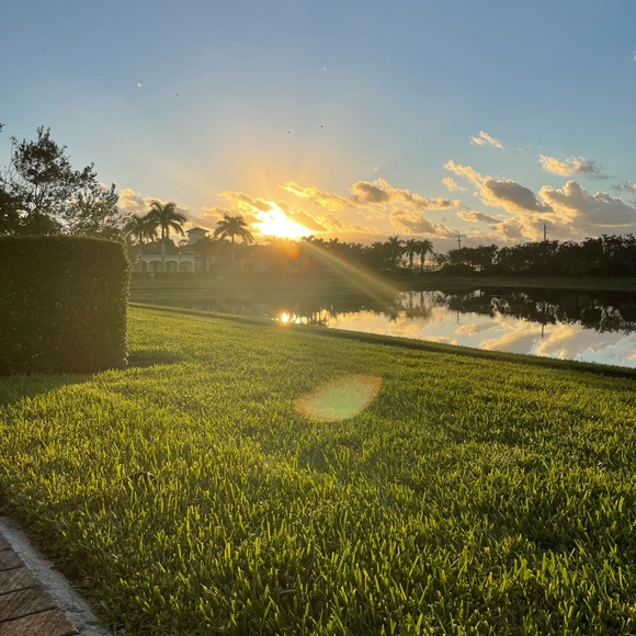 Meet your Posher - Picture 3 of 5